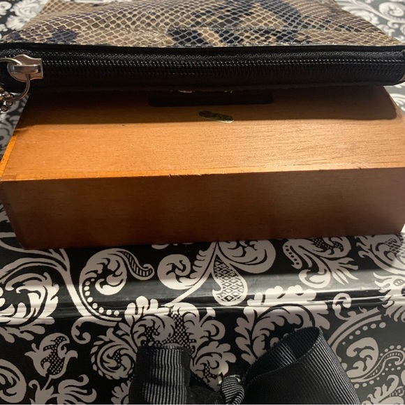 Adorable Coach snake skin pattern patent leather wristlet. - Picture 4 of 5